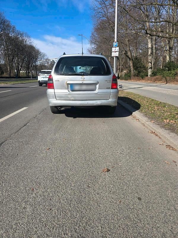 Gebraucht Opel Vectra Edition 115 PS (84 kW) 2001 Silber Kombi