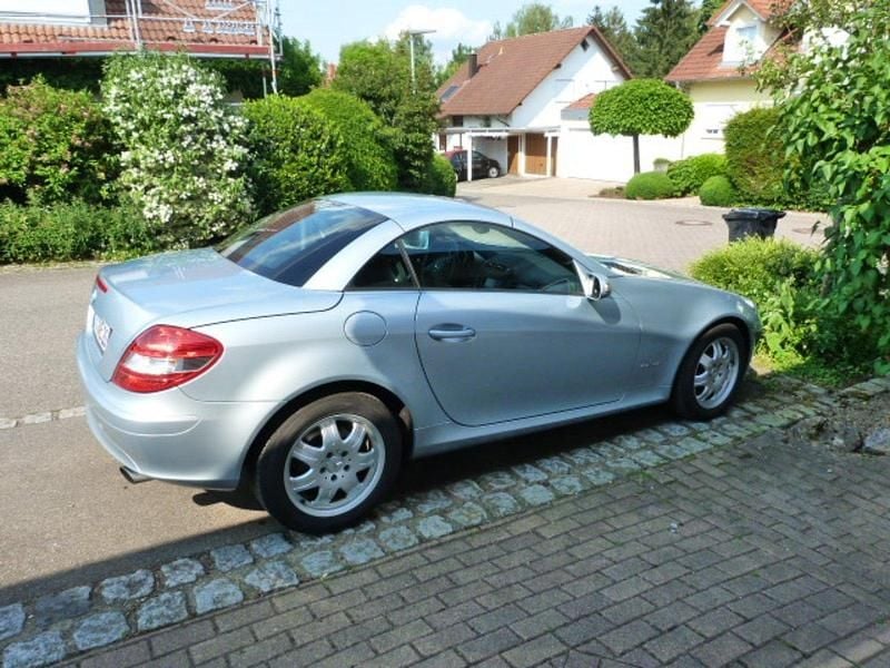 Silber Gebraucht 2005 Mercedes SLK200 Cabrio | 11.690 € (Etwas zu teuer) - Bild 1/4