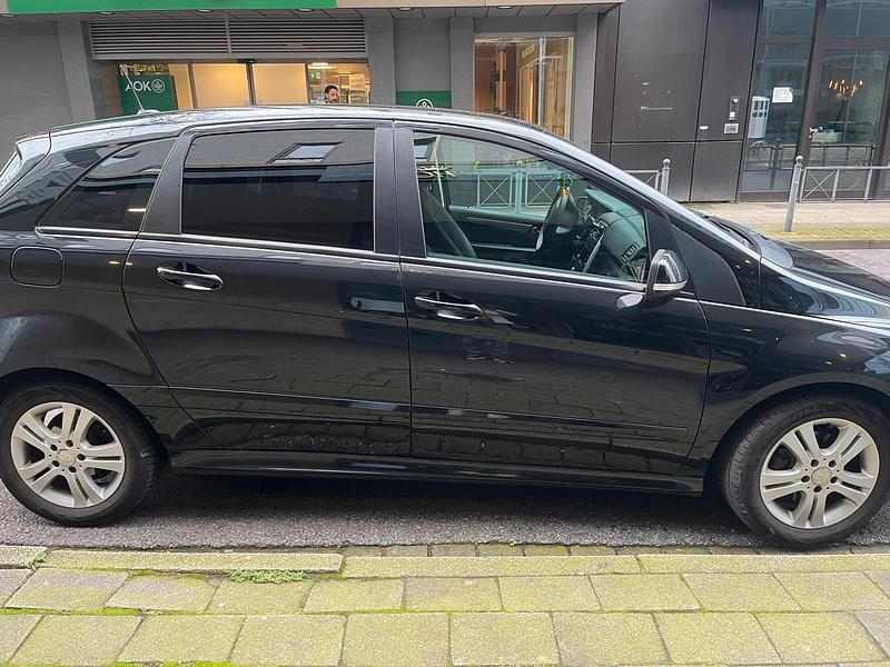 Gebraucht Mercedes B180 120 PS (88 kW) 2009 Schwarz Van / Kleinbus