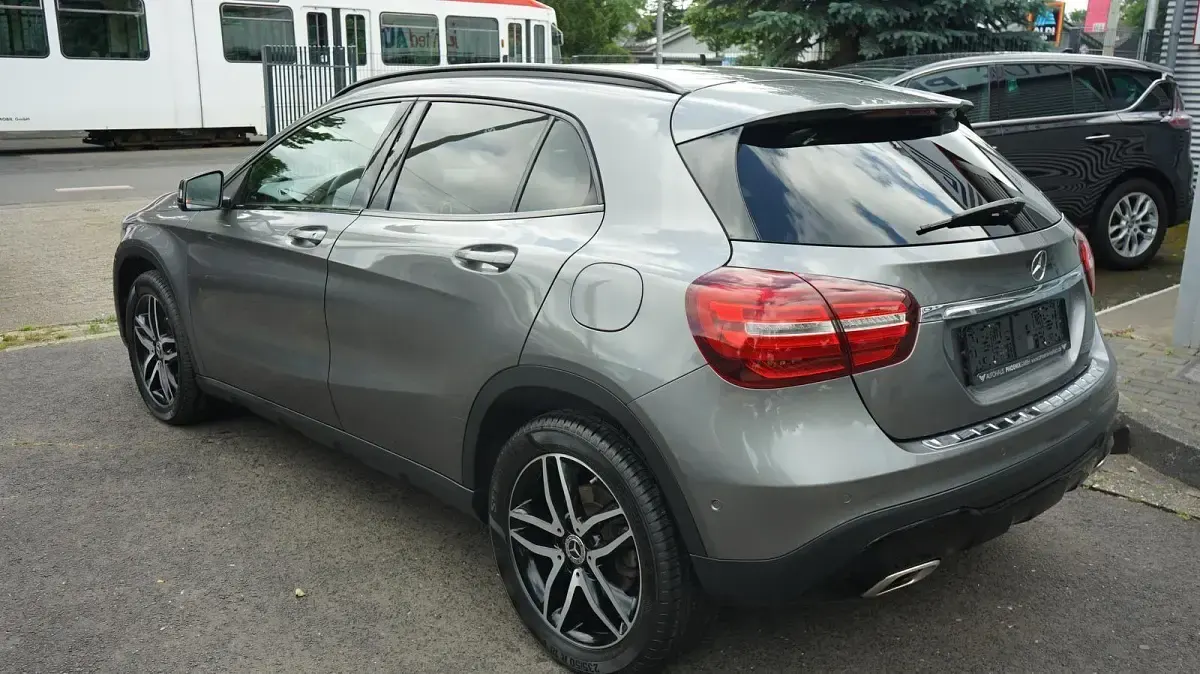 Gebraucht Mercedes GLA220 Business 177 PS (130 kW) 2017 Grau SUV