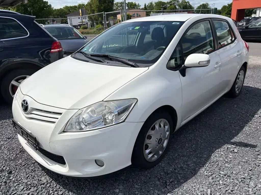 Gebraucht Toyota Auris Edition 90 PS (66 kW) 2011 Weiß Kleinwagen