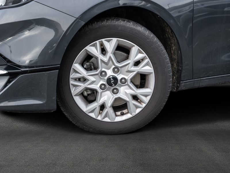 Gebraucht Kia Ceed Vision 160 PS (117 kW) 2023 Pentametal metallic Kleinwagen