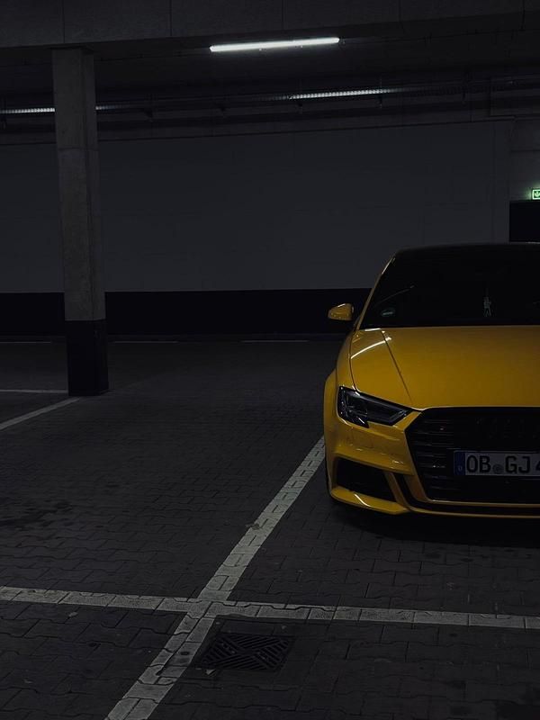 Gelb Gebraucht 2017 Audi S3 Limousine | 29.999 € - Bild 1/4