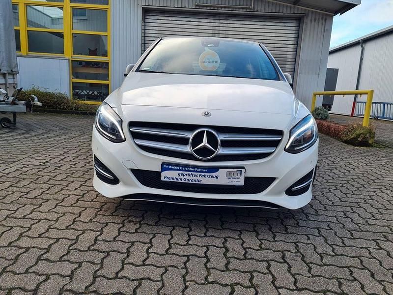Gebraucht Mercedes B180 122 PS (89 kW) 2018 Weiß Van / Kleinbus