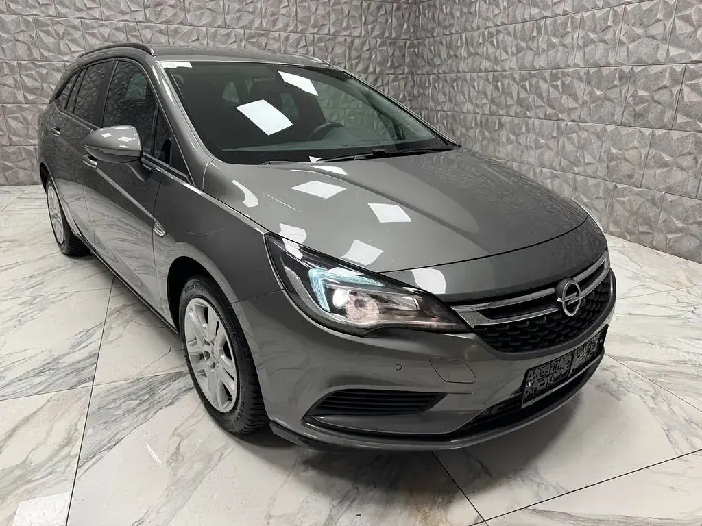 Usado Opel Astra Edition 105 CV (77 kW) 2017 Gris Berlina