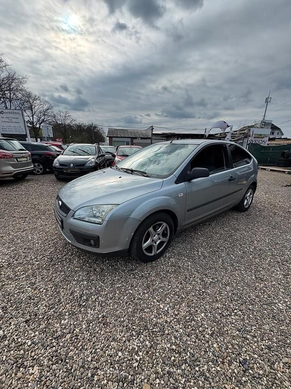 Gebraucht Ford Focus Ghia 101 PS (74 kW) 2005 Silber Limousine