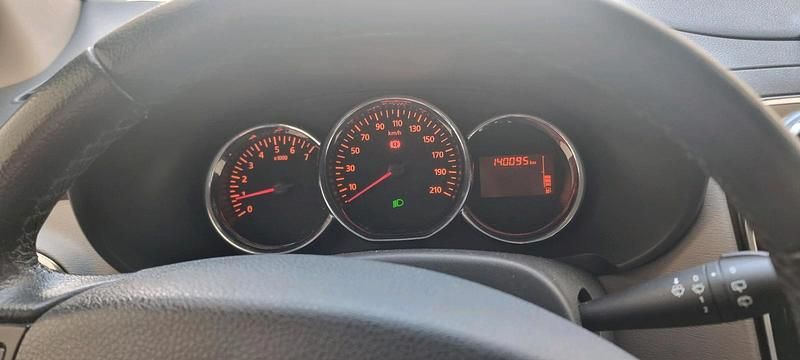 Gebraucht Dacia Lodgy 115 PS (84 kW) 2012 Grau Van / Kleinbus