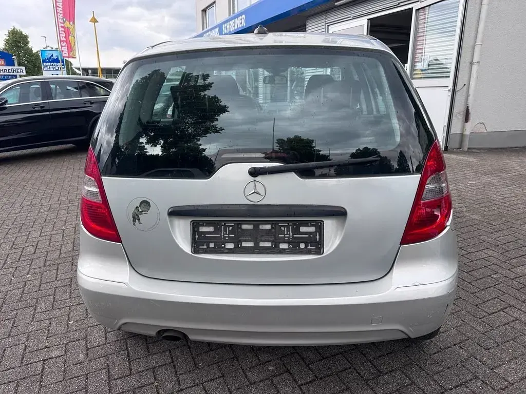 Gebraucht Mercedes A160 95 PS (69 kW) 2010 Silber Limousine