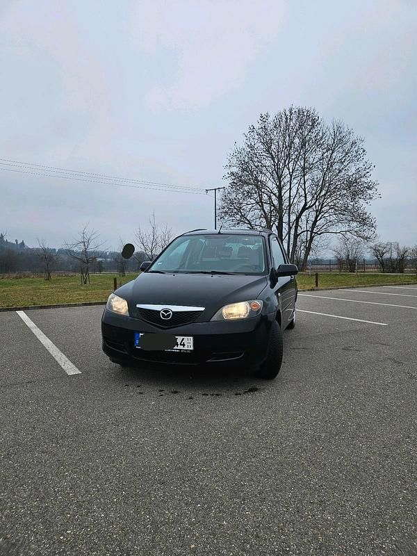 Schwarz Gebraucht 2004 Mazda 2 Kleinwagen | 400 € (Superpreis) - Bild 1/4