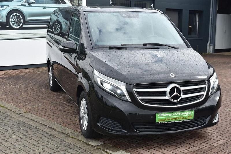 Schwarz Gebraucht 2019 Mercedes V220 Van / Kleinbus | 39.990 € (Guter Preis) - Bild 1/4