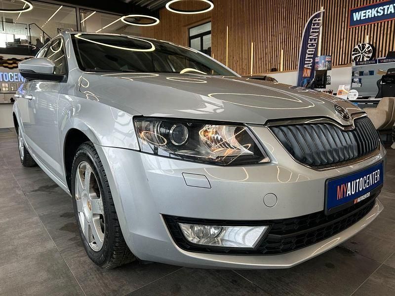 Gebraucht Skoda Octavia Ambition 110 PS (80 kW) 2014 Silber Kleinwagen