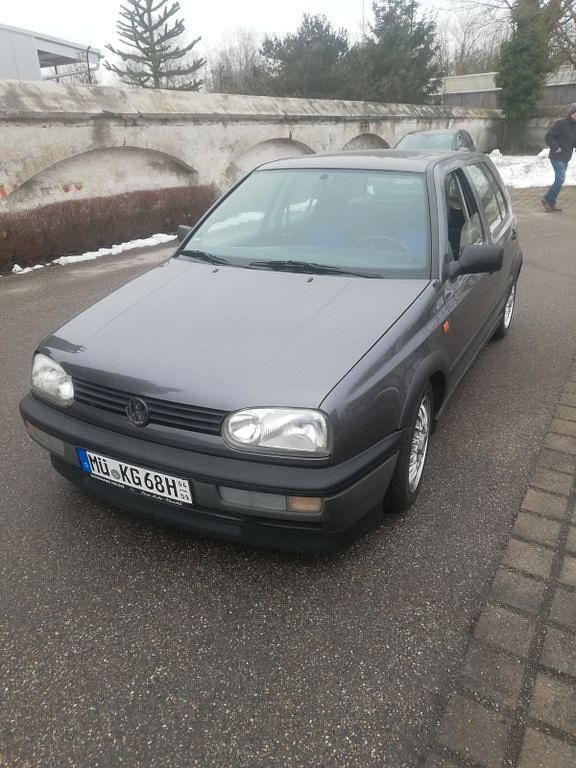 Grau Gebraucht 1993 VW Golf GT Limousine | 5.500 € - Bild 1/4