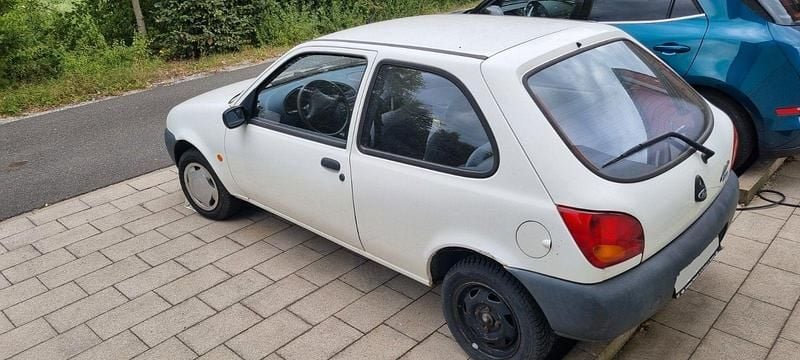 Weiß Gebraucht 1996 Ford Fiesta Kleinwagen | 500 € (Guter Preis) - Bild 1/4