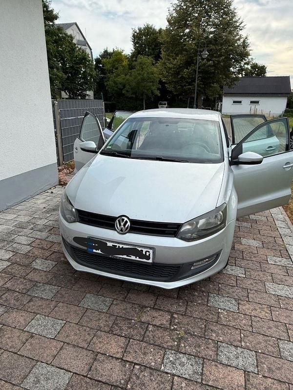 Silber Gebraucht 2010 VW Polo Kleinwagen | 3.599 € (Fairer Preis) - Bild 1/4