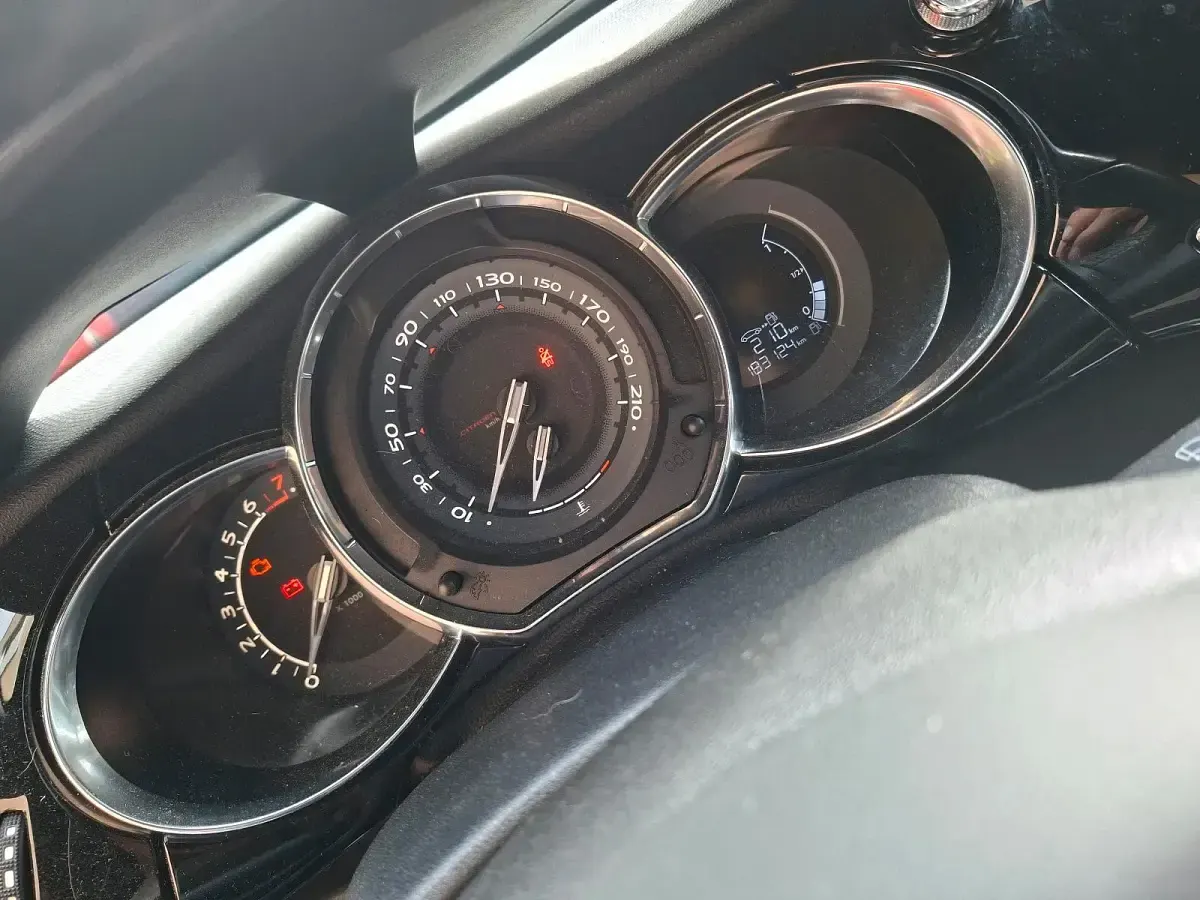 Gebraucht Citroën DS3 120 PS (88 kW) 2014 Weiß Kleinwagen