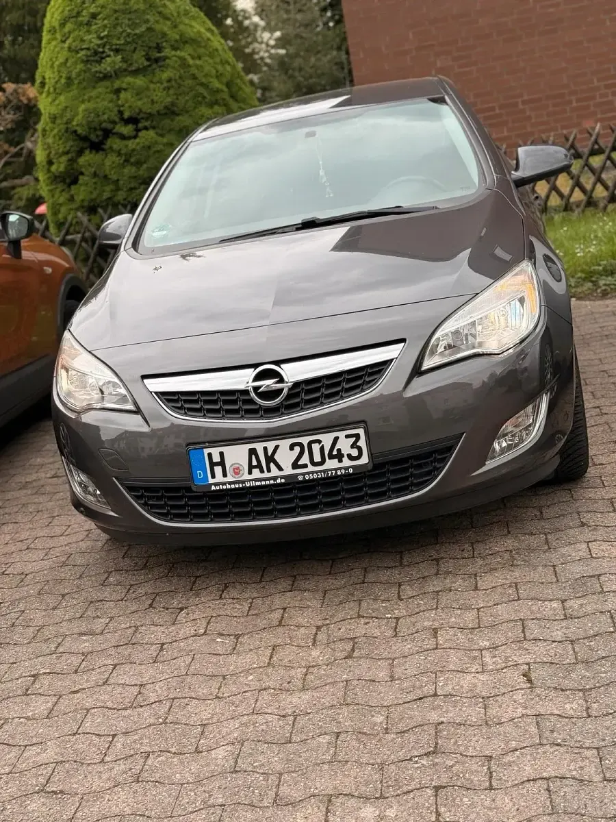 Gebraucht Opel Astra 101 PS (74 kW) 2011 Grün Kombi