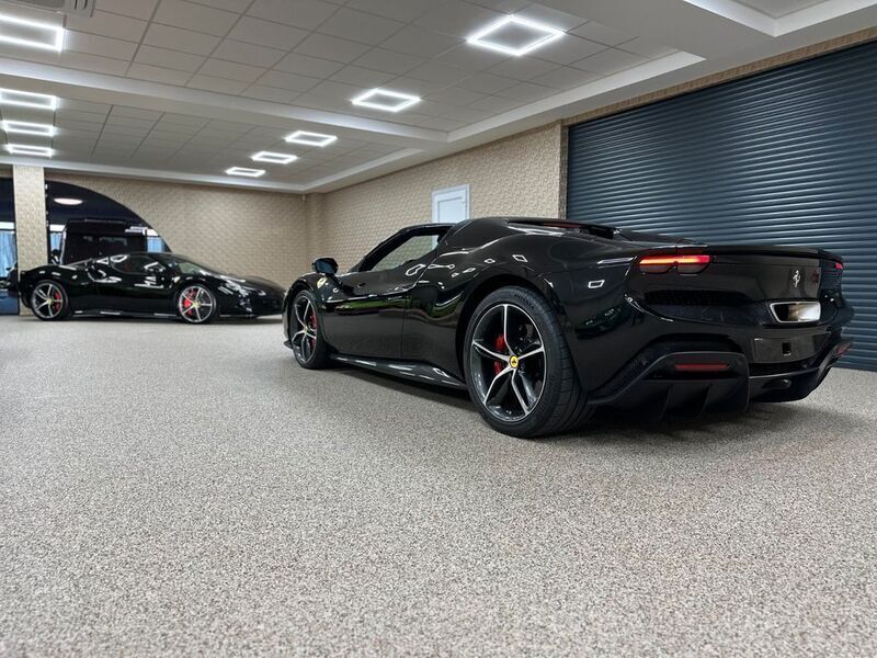 Second-hand Ferrari 296 663 CP (487 kW) 2024 Negru Cabrio