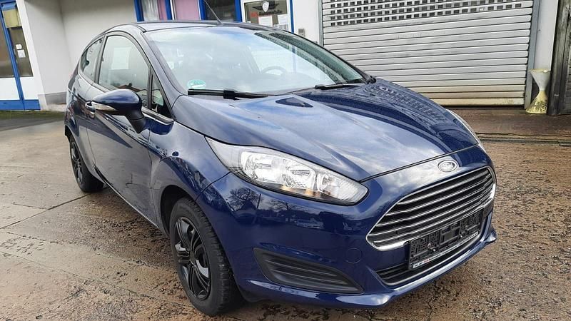 Blau Gebraucht 2013 Ford Fiesta Trend Kleinwagen | 5.200 € (Fairer Preis) - Bild 1/4