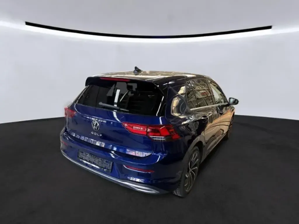 Gebraucht VW Golf VIII Style 131 PS (96 kW) 2023 Atlantic blue metallic Limousine