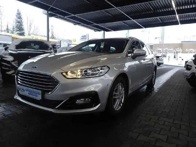 Silber (polarsilber metallic) Gebraucht 2019 Ford Mondeo Trend Kombi | 18.890 € (Etwas zu teuer) - Bild 1/4