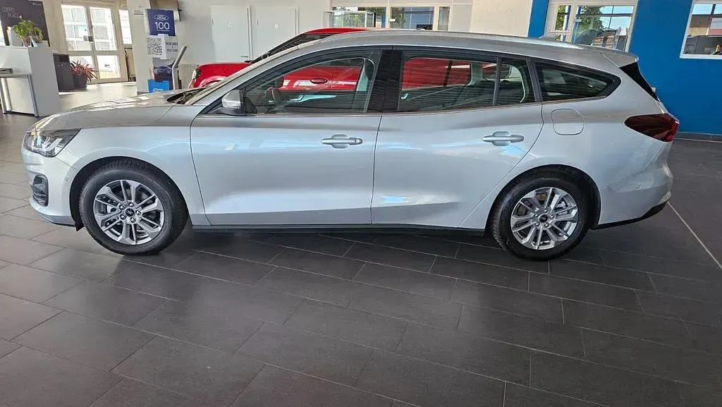 Neu Ford Focus Titanium 125 PS (91 kW) 2026 Silber Limousine