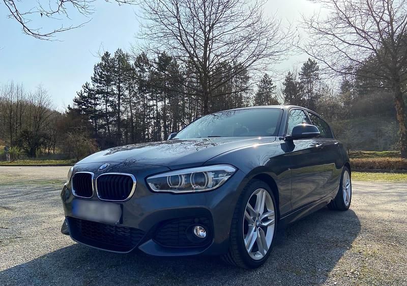 Grau Gebraucht 2016 BMW 118 M Sport Kleinwagen | 12.500 € (Guter Preis) - Bild 1/4