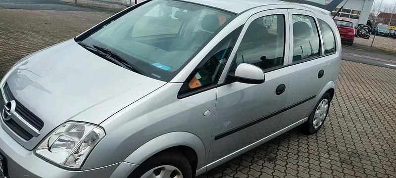 Grün Gebraucht 2004 Opel Meriva Van / Kleinbus | 1.700 € (Fairer Preis) - Bild 1/3