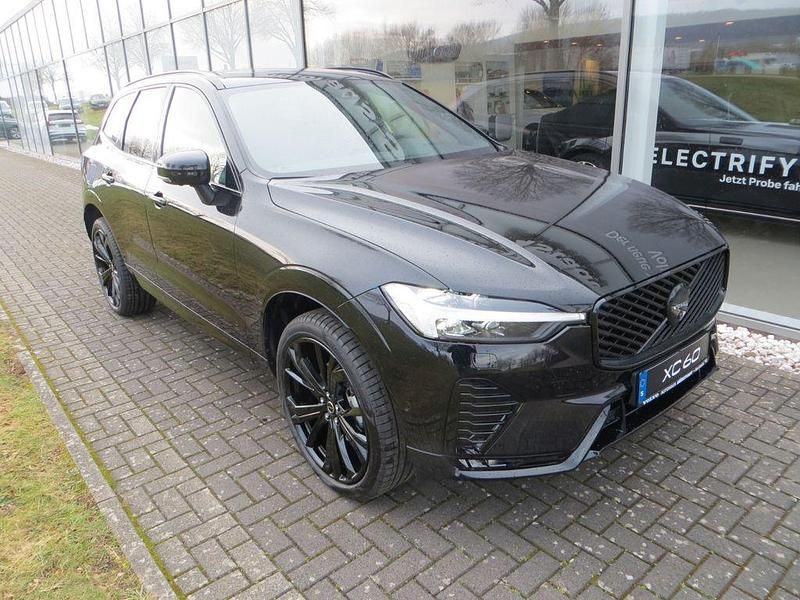 Neu Volvo XC60 Plus 250 PS (183 kW) 2026 Schwarz SUV