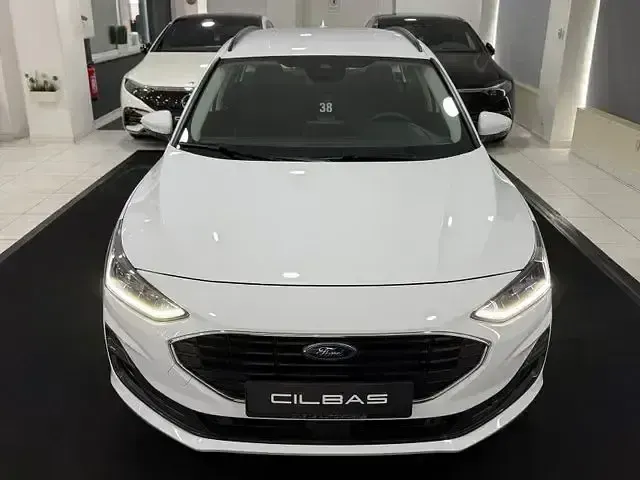 Usado Ford Focus Cool & Connect 120 CV (88 kW) 2023 Blanco Familiar