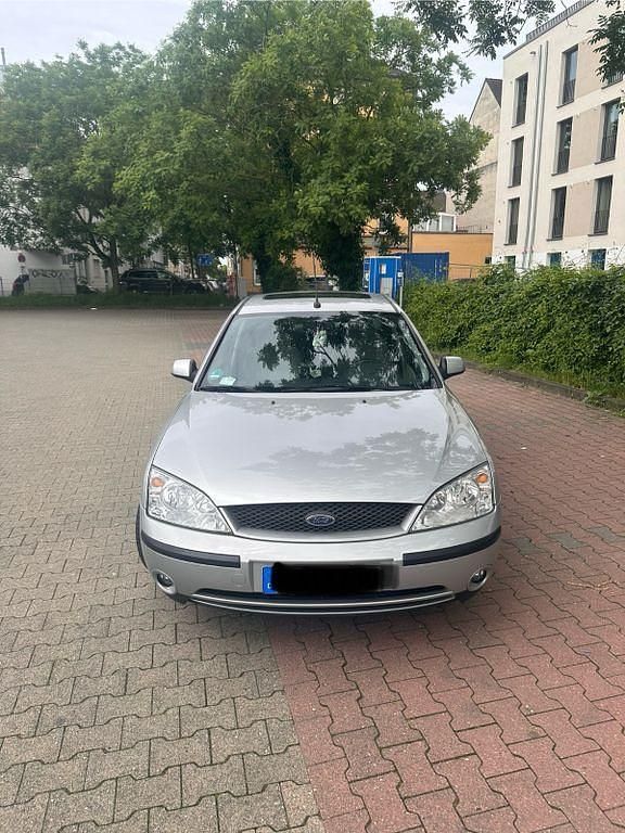 Silber Gebraucht 2002 Ford Mondeo Ghia Limousine | 2.400 € (Fairer Preis) - Bild 1/4
