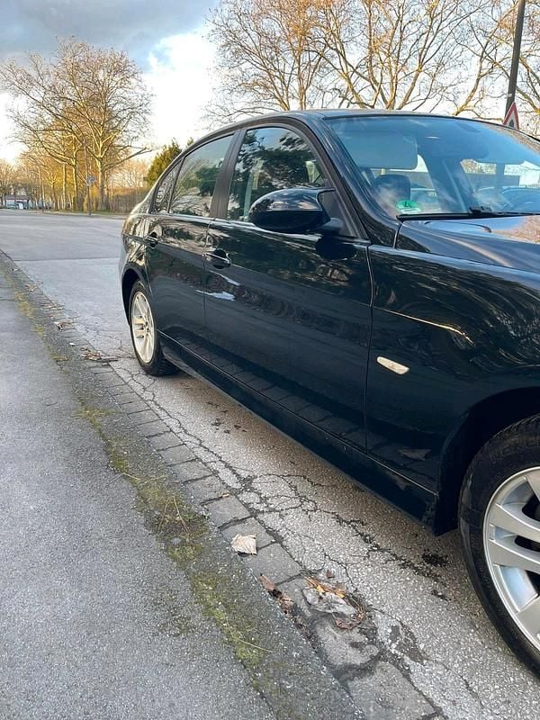 Gebraucht BMW 318 143 PS (105 kW) 2007 Schwarz Limousine
