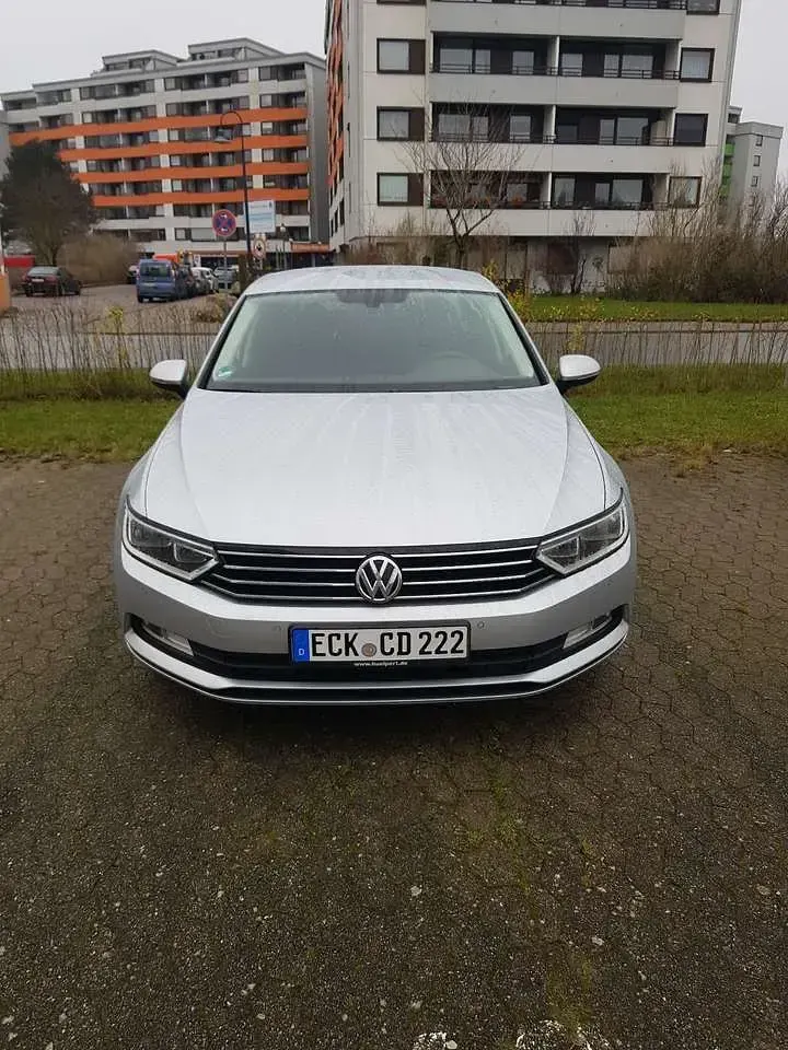 Gebraucht VW Passat Trendline 120 PS (88 kW) 2015 Limousine