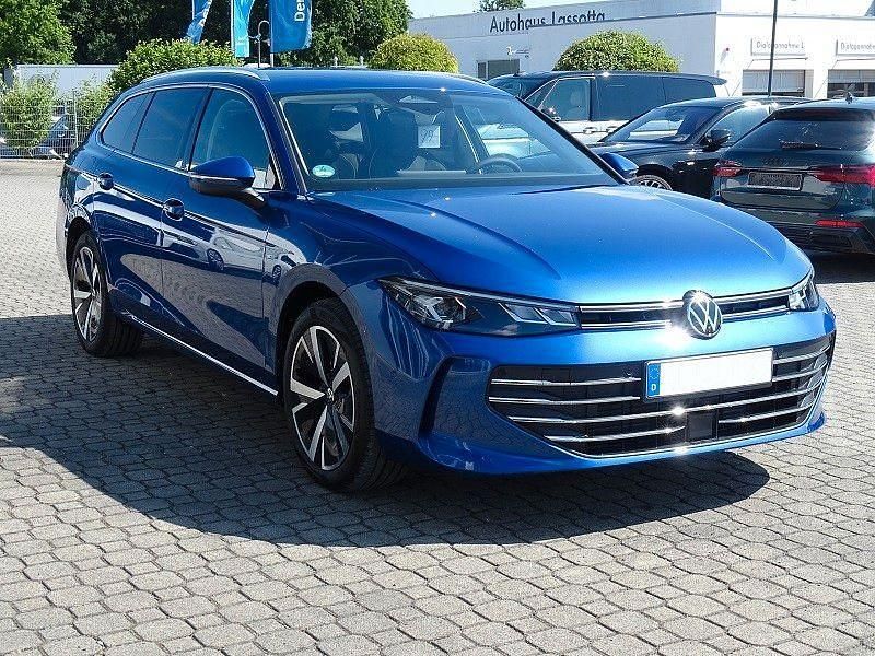 Gebraucht VW Passat IQ Drive 150 PS (110 kW) 2025 Blau Kombi