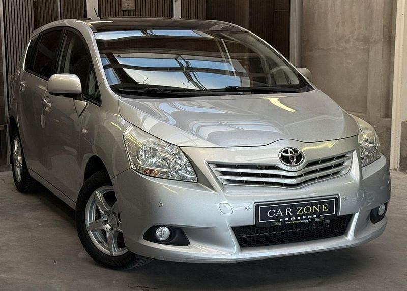 Gebraucht Toyota Verso Edition 147 PS (108 kW) 2011 Silber Van / Kleinbus