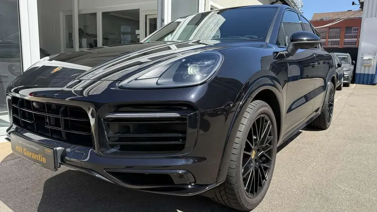 Gebraucht Porsche Cayenne Sport 462 PS (339 kW) 2021 Tiefschwarzmetallic SUV