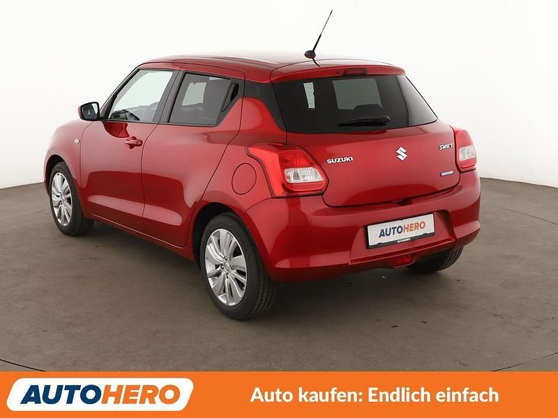 Gebraucht Suzuki Swift Comfort 83 PS (61 kW) 2020 Rot Kleinwagen