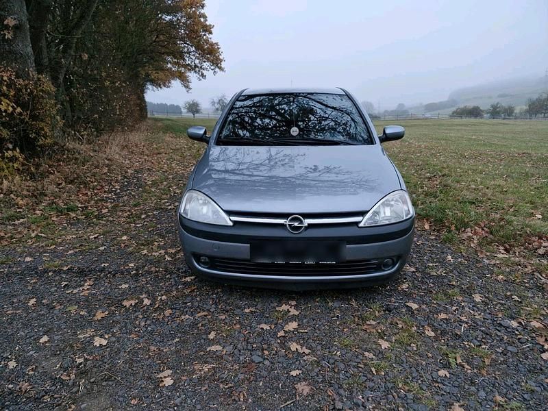 Blau Gebraucht 2002 Opel Corsa Kombi | 2.000 € (Fairer Preis) - Bild 1/4