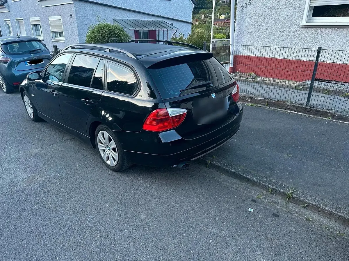 Gebraucht BMW 320 163 PS (119 kW) 2005 Schwarz Kombi