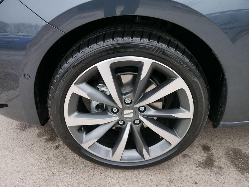 Neu Seat Leon FR 150 PS (110 kW) 2026 Magnetic tech grey Limousine