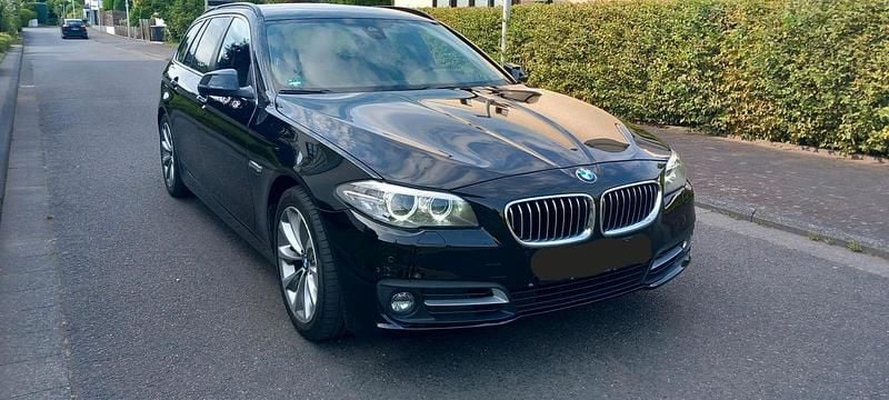 Schwarz Gebraucht 2016 BMW 520 Kombi | 11.490 € (Superpreis) - Bild 1/4