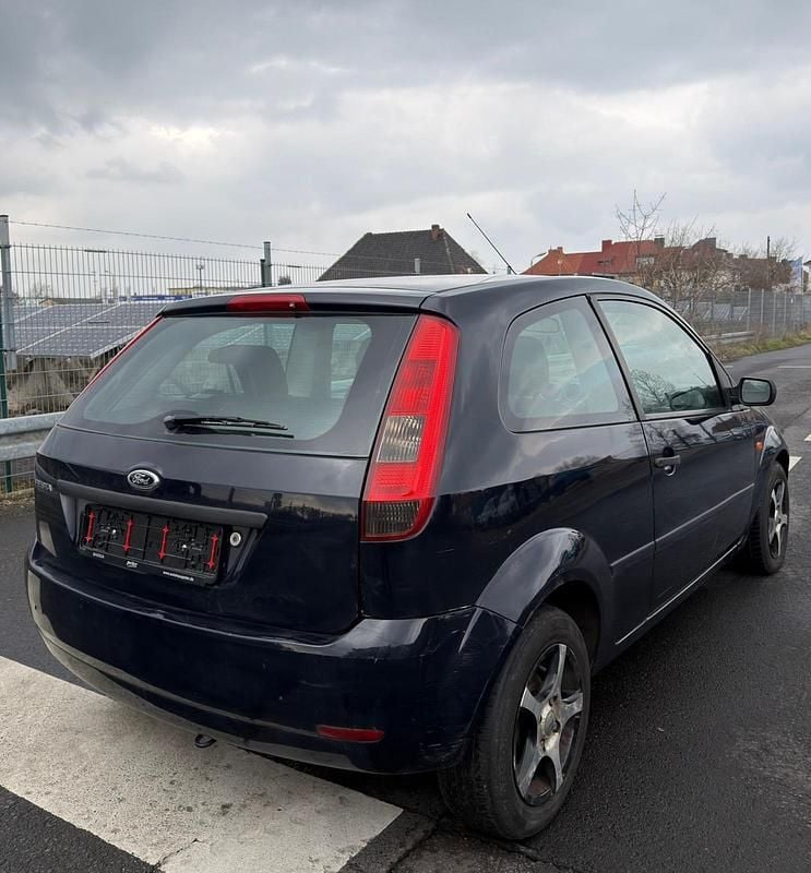 Gebraucht Ford Fiesta 60 PS (44 kW) 2005 Blau Kleinwagen