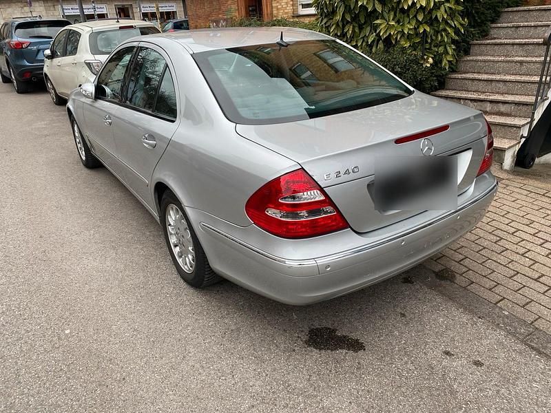 Gebraucht Mercedes E240 177 PS (130 kW) 2004 Silber Limousine