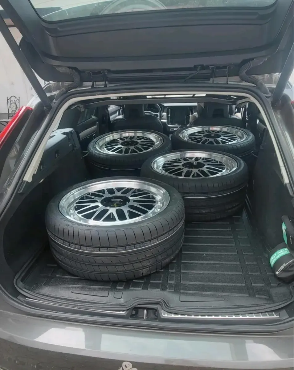 Gebraucht Volvo V90 Momentum 190 PS (139 kW) 2018 Grau Kombi