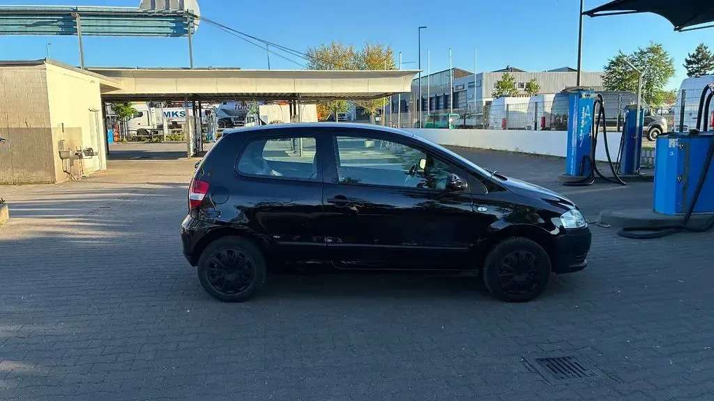Gebraucht VW Fox 54 PS (39 kW) 2007 Schwarz Kleinwagen