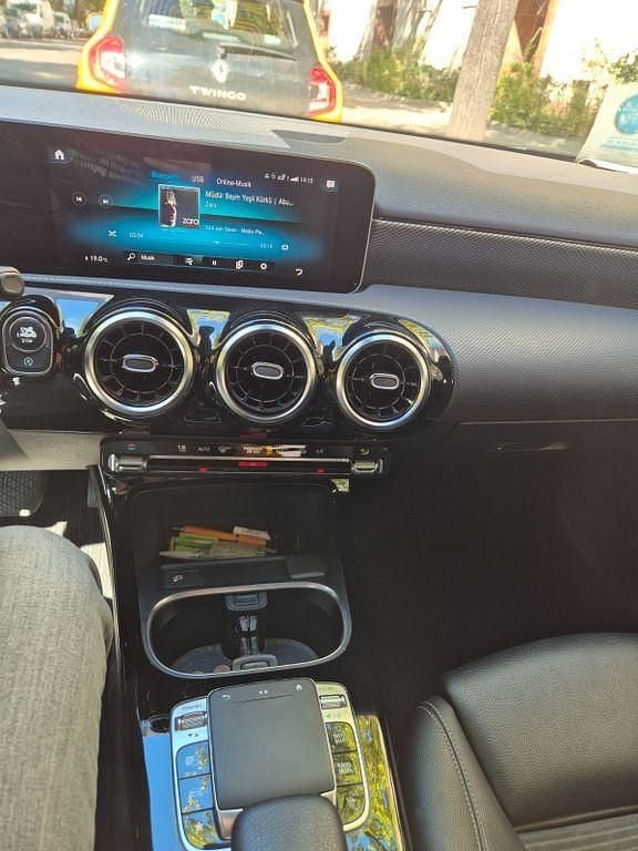 Gebraucht Mercedes A200 Progressive 163 PS (119 kW) 2018 Schwarz Limousine