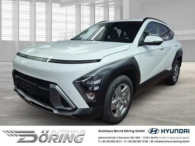 Atlas white / sol Gebraucht 2025 Hyundai Kona Trend SUV | 27.980 € (Guter Preis) - Bild 1/4