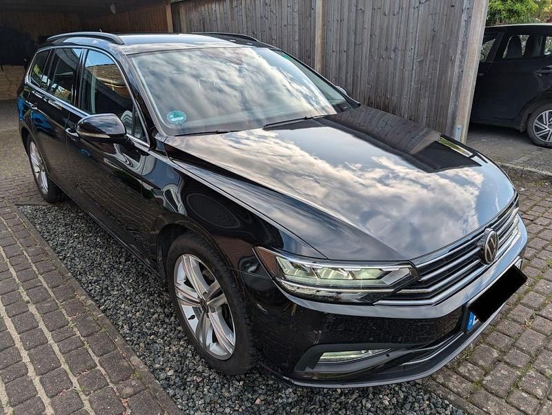 Schwarz Gebraucht 2022 VW Passat Business Kombi | 20.999 € (Superpreis) - Bild 1/4