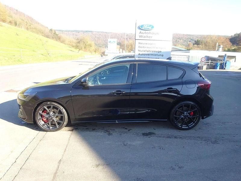 Gebraucht Ford Focus ST 280 PS (205 kW) 2024 Obsidianschwarz metallic Limousine