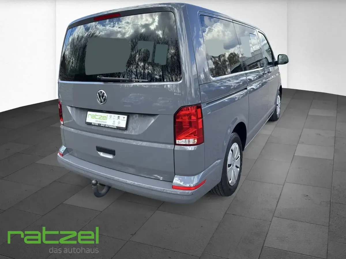 Gebraucht VW Multivan Trendline 150 PS (110 kW) 2022 Grau Van / Kleinbus