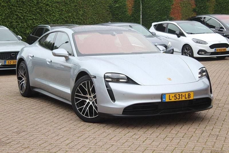 Grau Gebraucht 2021 Porsche Taycan Performance Package Limousine | 56.950 € (Superpreis) - Bild 1/4